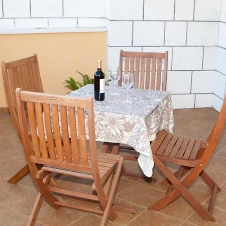 Briest - One Bedroom With Balcony A2 2 Appartement *